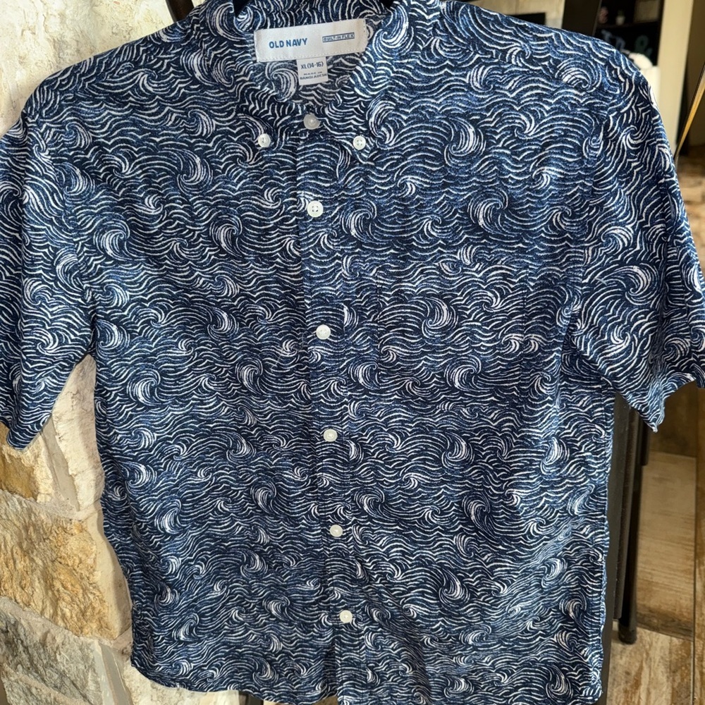 Old Navy boys  Navy Wave Pattern Shirt‎